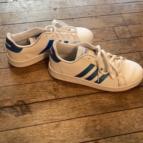 Blue adidas - Picture 3 of 5